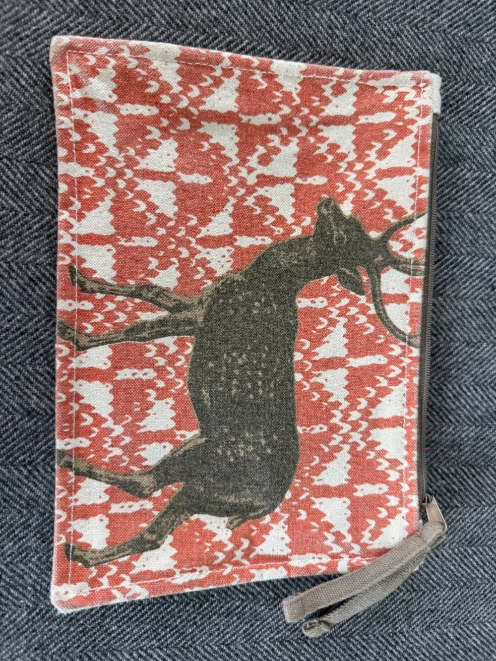 NWOT, THOMAS PAUL, DARLING ZIPPERED POUCH IN DEER DESIGN